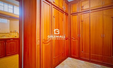 Casa Lujosa En Venta en Urbanización Privada, Machala