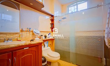 Casa Lujosa En Venta en Urbanización Privada, Machala