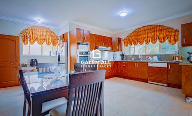 Casa Lujosa En Venta en Urbanización Privada, Machala