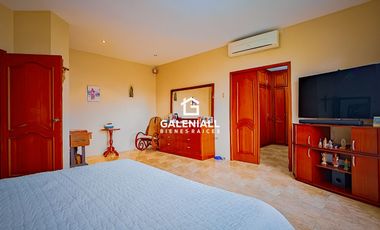 Casa Lujosa En Venta en Urbanización Privada, Machala