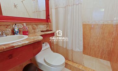 Casa Lujosa En Venta en Urbanización Privada, Machala