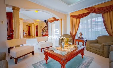 Casa Lujosa En Venta en Urbanización Privada, Machala