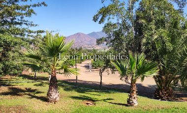 Leon Propiedades vende hermosa casa con piscina en el Pangal, Curacavi.