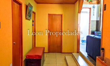 Leon Propiedades vende hermosa casa con piscina en el Pangal, Curacavi.