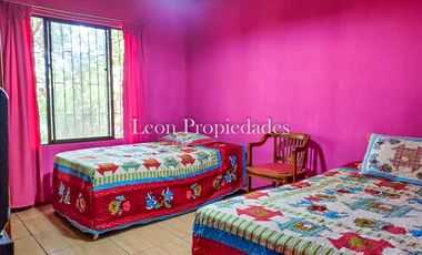 Leon Propiedades vende hermosa casa con piscina en el Pangal, Curacavi.