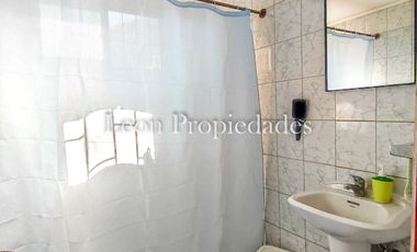 Leon Propiedades vende hermosa casa con piscina en el Pangal, Curacavi.