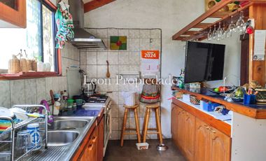 Leon Propiedades vende hermosa casa con piscina en el Pangal, Curacavi.