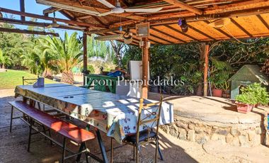 Leon Propiedades vende hermosa casa con piscina en el Pangal, Curacavi.