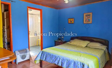 Leon Propiedades vende hermosa casa con piscina en el Pangal, Curacavi.