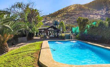 Leon Propiedades vende hermosa casa con piscina en el Pangal, Curacavi.