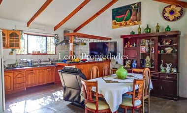 Leon Propiedades vende hermosa casa con piscina en el Pangal, Curacavi.