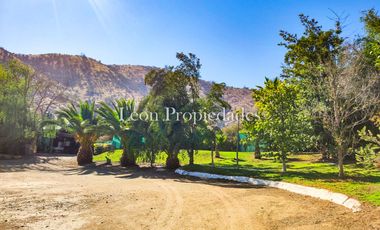 Leon Propiedades vende hermosa casa con piscina en el Pangal, Curacavi.