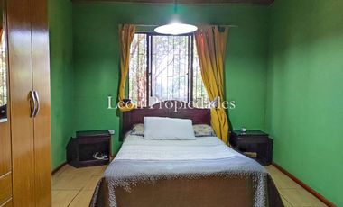 Leon Propiedades vende hermosa casa con piscina en el Pangal, Curacavi.