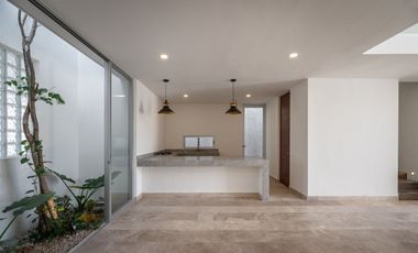 EN VENTA HERMOSA CASA CON ACABADOS DE LUJO EN FRACCIONAMIENTO ABIERTO EN DZITYA - MÉRIDA, YUC.