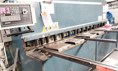 Bodega en renta con acceso a tráiler (con equipo para trabajar acero inoxidable)
