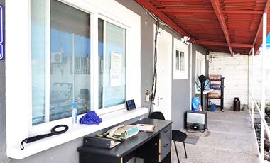 Bodega en renta con acceso a tráiler (con equipo para trabajar acero inoxidable)