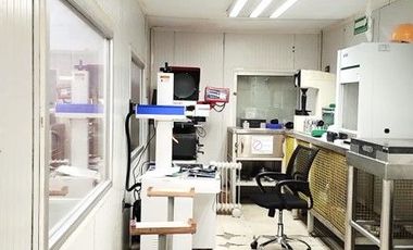 Bodega en renta con acceso a tráiler (con equipo para trabajar acero inoxidable)