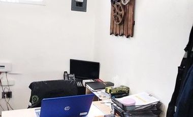 Bodega en renta con acceso a tráiler (con equipo para trabajar acero inoxidable)