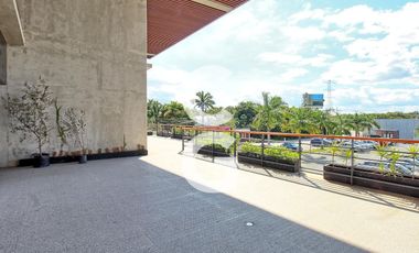 Local en Renta en Plaza Momoto Cancún con Excelente Amplitud y Buena Ubicación.
