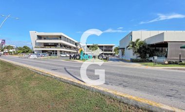 Local en Renta en Plaza Momoto Cancún con Excelente Amplitud y Buena Ubicación.