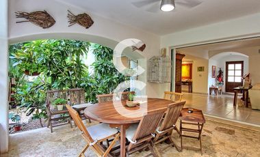Casa en Venta en Cancun en Residencial Isla Dorada con Jardín Privado