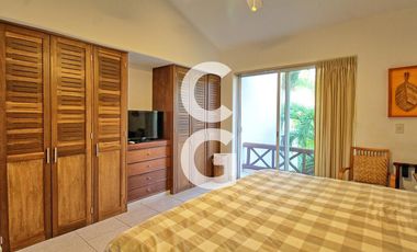 Casa en Venta en Cancun en Residencial Isla Dorada con Jardín Privado