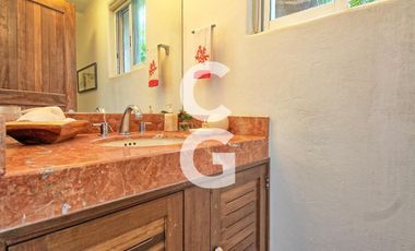 Casa en Venta en Cancun en Residencial Isla Dorada con Jardín Privado
