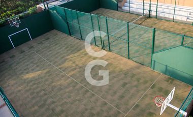 Casa en Venta en Cancun en Residencial Isla Dorada con Jardín Privado