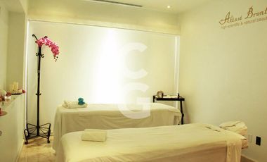 Casa en Venta en Cancun en Residencial Isla Dorada con Jardín Privado