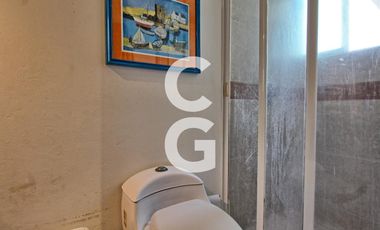 Casa en Venta en Cancun en Residencial Isla Dorada con Jardín Privado