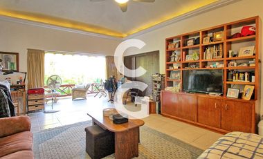Casa en Venta en Cancun en Residencial Isla Dorada con Jardín Privado