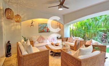 Casa en Venta en Cancun en Residencial Isla Dorada con Jardín Privado