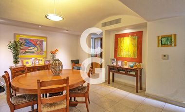 Casa en Venta en Cancun en Residencial Isla Dorada con Jardín Privado