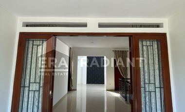 Rumah Hook Dijual di Bintaro Sektor 9, Cluster Oriana Permata