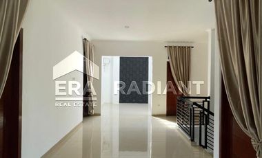 Rumah Hook Dijual di Bintaro Sektor 9, Cluster Oriana Permata