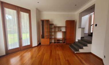 VENTA LA PLANICIE, EXCLUSIVA CASA RODEADA DE NATURALEZA Y CONFORT