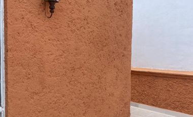 RENTO CASA SIN MUEBLES EN COLONIA SAN ANTONIO EN PEQUEÑA CERRADA EN SAN MIGUEL DE ALLENDE, GTO