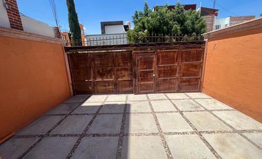 RENTO CASA SIN MUEBLES EN COLONIA SAN ANTONIO EN PEQUEÑA CERRADA EN SAN MIGUEL DE ALLENDE, GTO