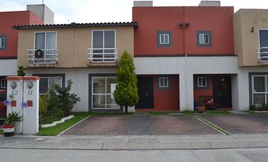 Casa en venta cerca de Aeropuerto Toluca, dentro de Fracc. Villa Toscana Toluca,