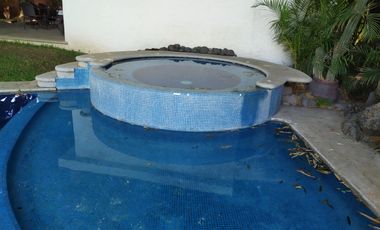 Casa de tres recamaras, en conjunto residencial con alberca en Jiutepec, Mor.