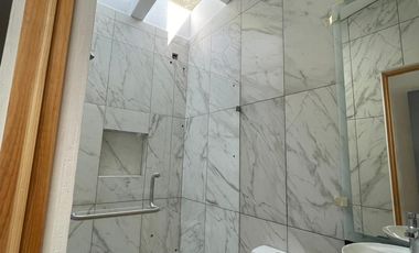 Casa de tres recamaras, en conjunto residencial con alberca en Jiutepec, Mor.