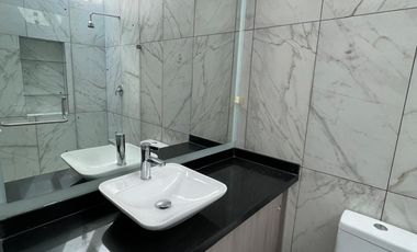 Casa de tres recamaras, en conjunto residencial con alberca en Jiutepec, Mor.