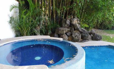 Casa de tres recamaras, en conjunto residencial con alberca en Jiutepec, Mor.