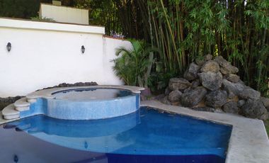 Casa de tres recamaras, en conjunto residencial con alberca en Jiutepec, Mor.