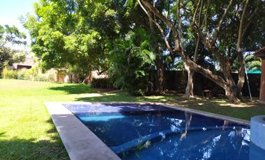 Casa de tres recamaras, en conjunto residencial con alberca en Jiutepec, Mor.