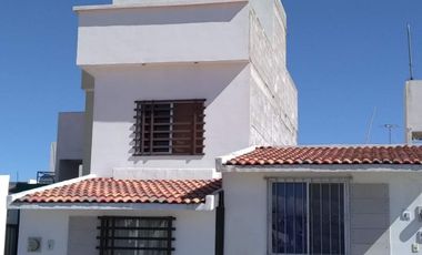 Casa en VENTA LOARCA 4recamaras, roof super precio