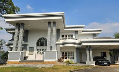 Luxury villa for sale on the lake with swimming pool, Bang Phra, Sriracha.