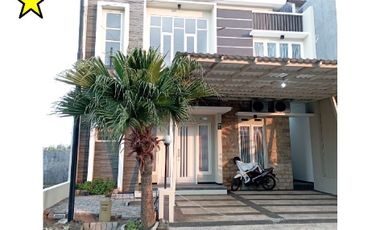Rumah + Kolam 2 Lantai Luas 135 di Tirtasani Karangploso Malang