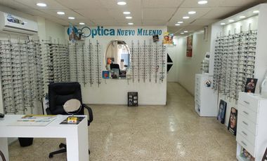 Consultorio de optometría equipado de alquiler en la ave Luis Plaza Dañín.