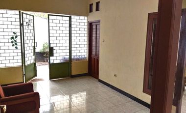Rumah Halaman Luas dekat Kampus UST Jalan Batikan